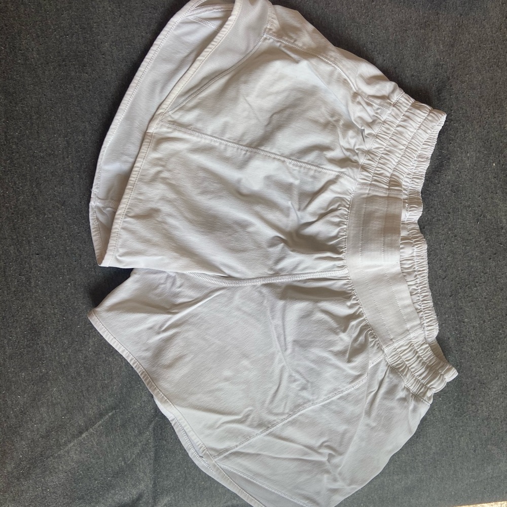 white lululemon hotty hot shorts